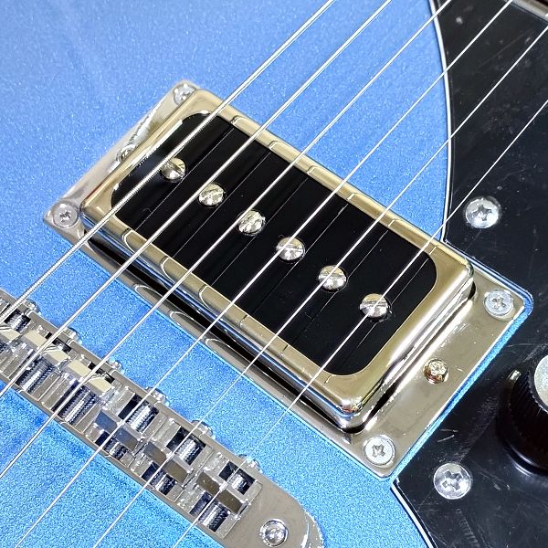 Supro WestburyにRoswell Pickups (ロズウェル・ピックアップス) Humbucker size Open Covered P90を搭載した画像 ブリッジ用の接写