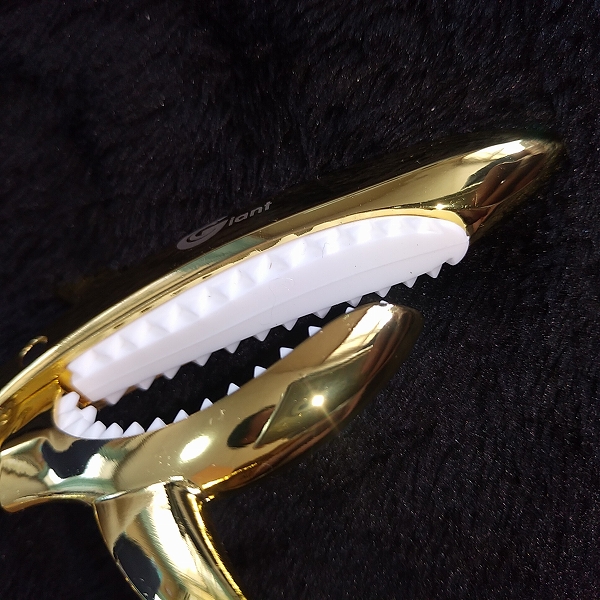 Phoenix カポタスト type Shark (Gold Shark) ホールド面