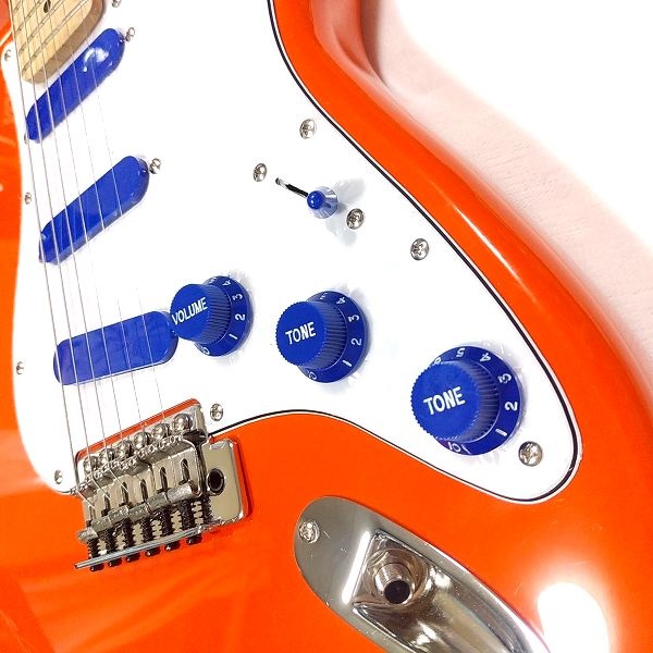 安ギターノブ 選択会議 ブルーSTノブ&PUカバーフルセット 選手 (Amazonで買える安価なギターノブレビュー) 斜めアングル