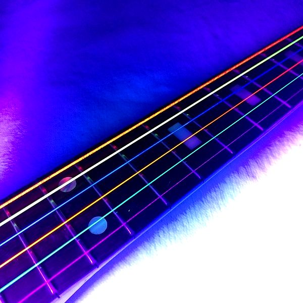 カラーギター弦 DR NEON MULTI-COLOR / GUYATONE LG-65T ブラックライト照射 指板アップ