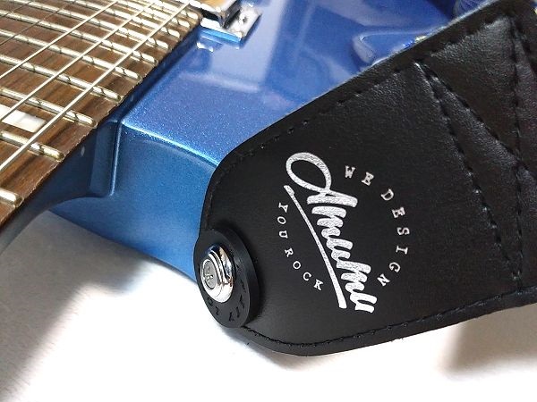 AMUMU ブルーバタフライ ギターストラップ CV01P Supro Westbury 装着感1