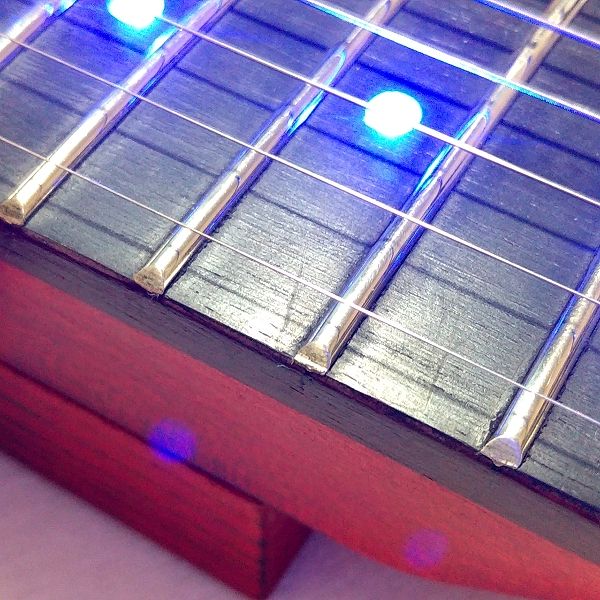 指板が光る安ギター MUSOO カスタムエレキギター LED付 MST2110 フレット3