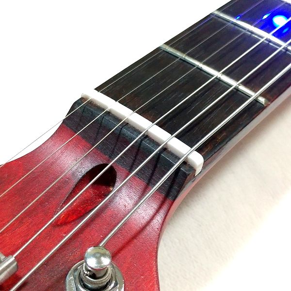 指板が光る安ギター MUSOO カスタムエレキギター LED付 MST2110 ナット3