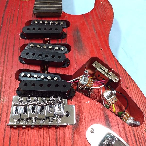 安ギター 最低音質改造 部品構成 ピックアップカバー 1
