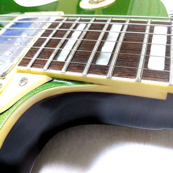 ルックス Amazonで買える激安ギター GROTE LP Style Metallic Paints Green LPタイプ フィニッシュ 塗り忘れ