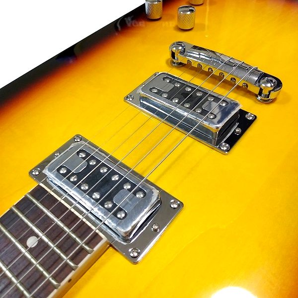 ルックス：ボ・ディドリー風長方形安ギター TOKYO GUITARS QB-100 パーツグレード 1