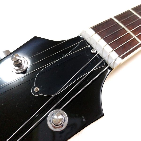 演奏性：ボ・ディドリー風長方形安ギター TOKYO GUITARS QB-100 ロッドカバー