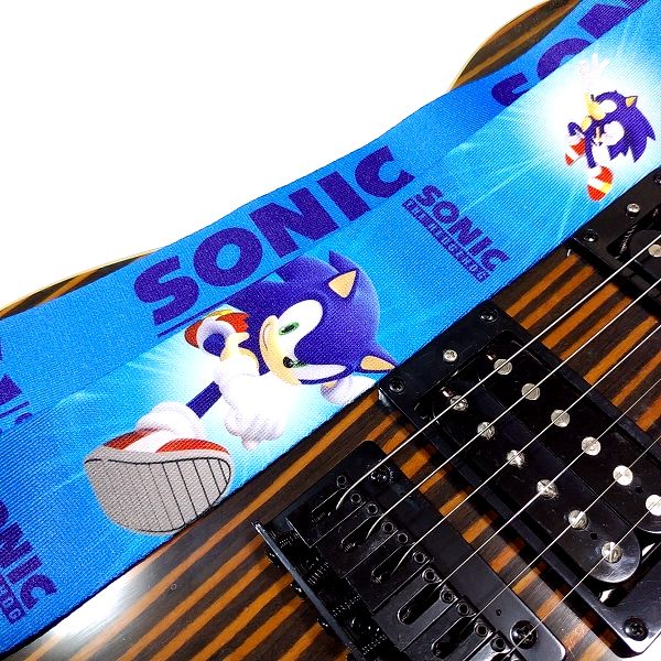 取付け：Perri's SONIC BLUE PATTERN ギターストラップ モダンソニック柄 セガ公式ライセンス 超音速の加護をその身に宿すステージ再現コーデ ゼブラウッド 2