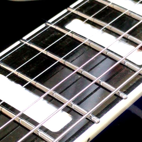 ルックス：GROTE LPF-001 Amazonで買えるステンレスフレット搭載LP型セミアコ安ギター ステンレスフレット ラウンド仕上げ 2