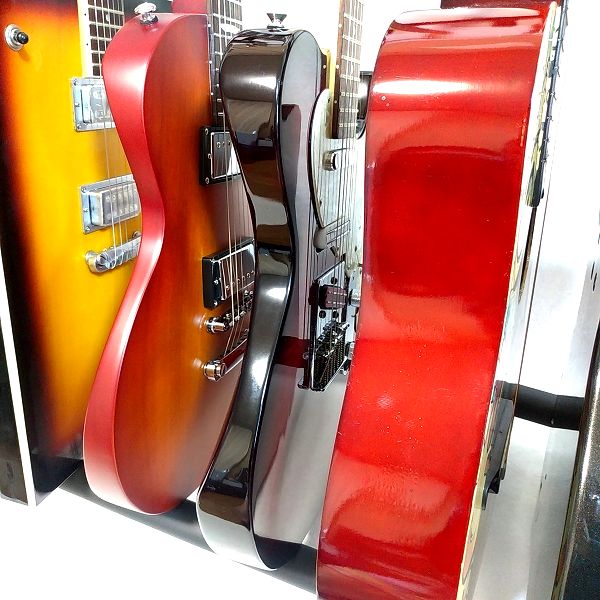 収納：ギタースタンド 9本収納タイプ 激安ノーブランド品 スタンドJ-02 アコギ収納時の注意点 その2