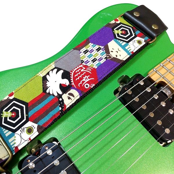 取付け：ARIA SPS-2000KW 日本製 亀甲和柄 縁起物 安ギターストラップ メタリックグリーン (緑) EART / T-380 その2