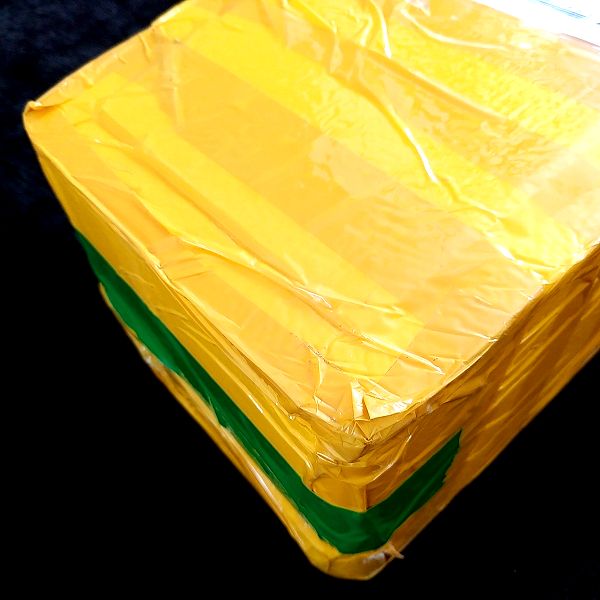 開封の儀：GROTE LPS-023 Amazonで買えるステンレスフレット＆P-90搭載激安ギター 商品到着時梱包 黄色いテープ巻き