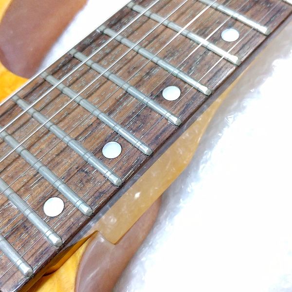 ルックス：Vertice VEG-04ST Amazonや楽天で存在感を放つ属性爆盛り安ギター 細部の仕上がり 指板の乾燥2