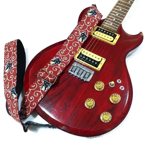 取付け：ARIA (アリア) SPS-2400KA 唐草/猫柄ギターストラップ (旧SPS-2000KA) Aria Pro II Cardinal Series その1