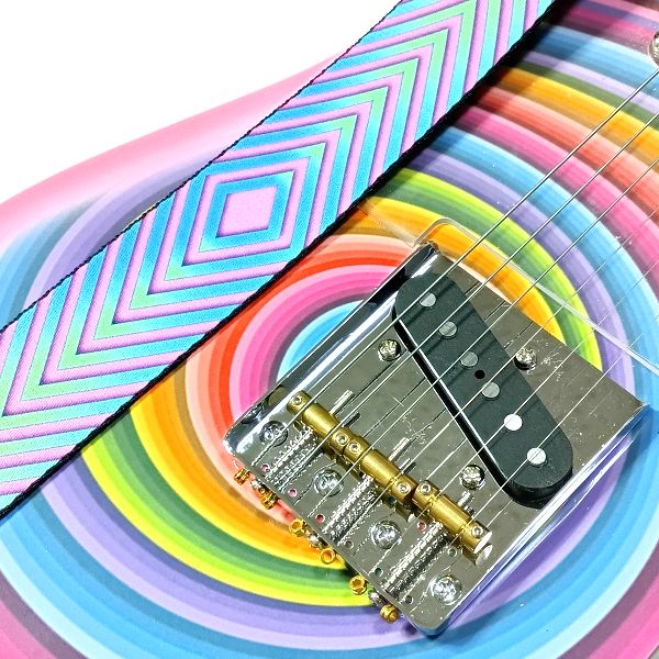 取付け 錯視×ピンク LEVY'S ( レヴィース ) イリュージョンシリーズギターストラップ その2