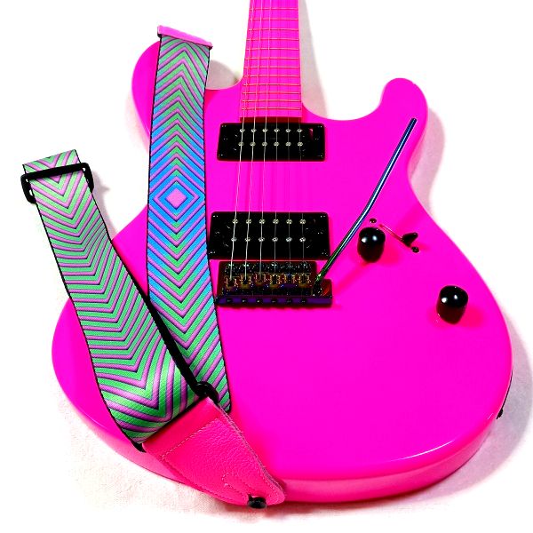 取付け 錯視×ピンク LEVY'S ( レヴィース ) イリュージョンシリーズギターストラップ その2