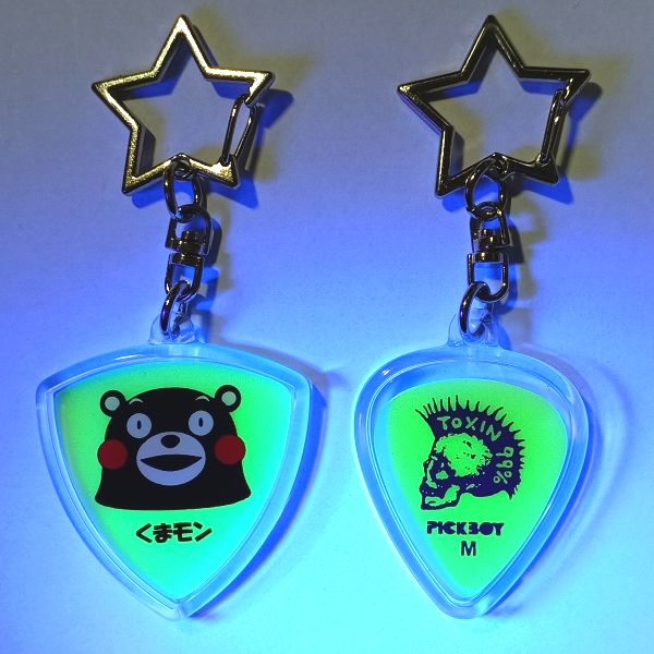 今年の漢字｜Bruff ぱちっとケース スター型 左側がARIA くまモンピック P-KUMA/075 LU / 右側がPICKBOY SKULL GP-110-2