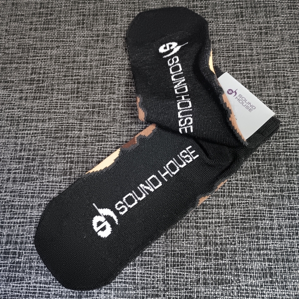 外観 スニーカー丈 福助 サウンドハウスお姉さん靴下 ブラック 足底ロゴ