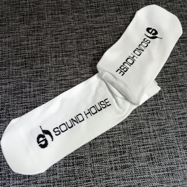 外観 スニーカー丈 福助 サウンドハウスお姉さん靴下 ホワイト 足底ロゴ