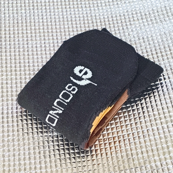 靴下のたたみ方 サウンドハウスお姉さん靴下 2.半分に折りたたむ