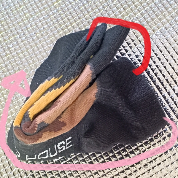 靴下のたたみ方 サウンドハウスお姉さん靴下 3.折りたたんだつま先の外側の履き口からくるっとまとめる