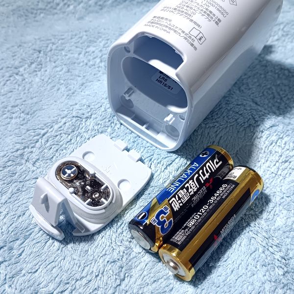 ③電池を入れる