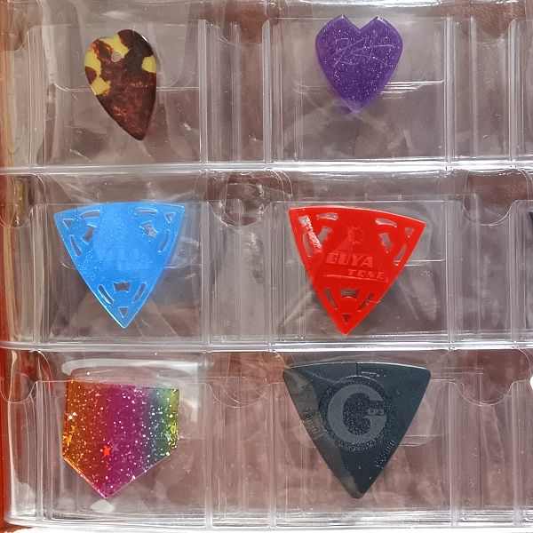 仕様 テージー ギターピックアルバム ZGP3208 収納例