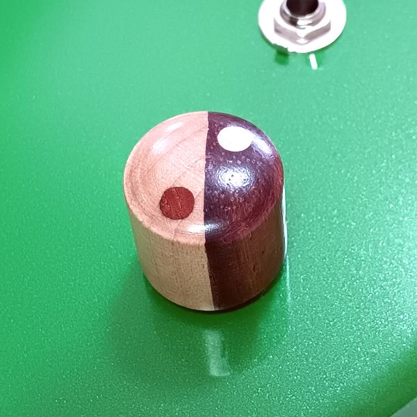 アースカラーで木の質感を活かす 二色クッキー風木製ギターノブ選手 その3