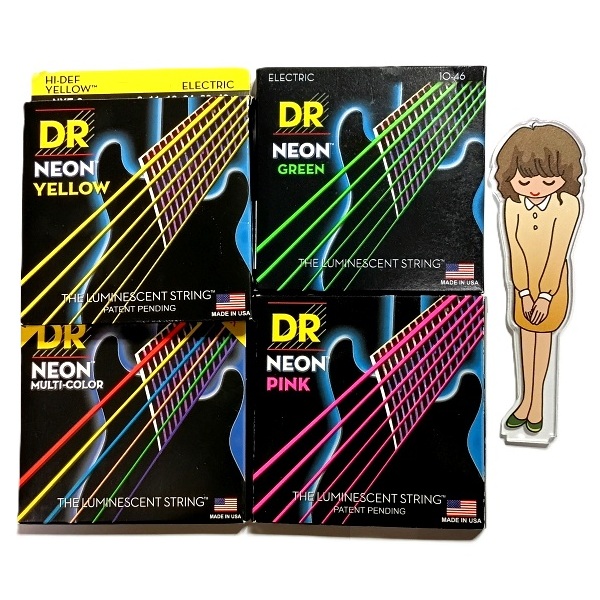 光るギター弦「DR NEON」各種のパッケージとサウンドハウスお姉さん