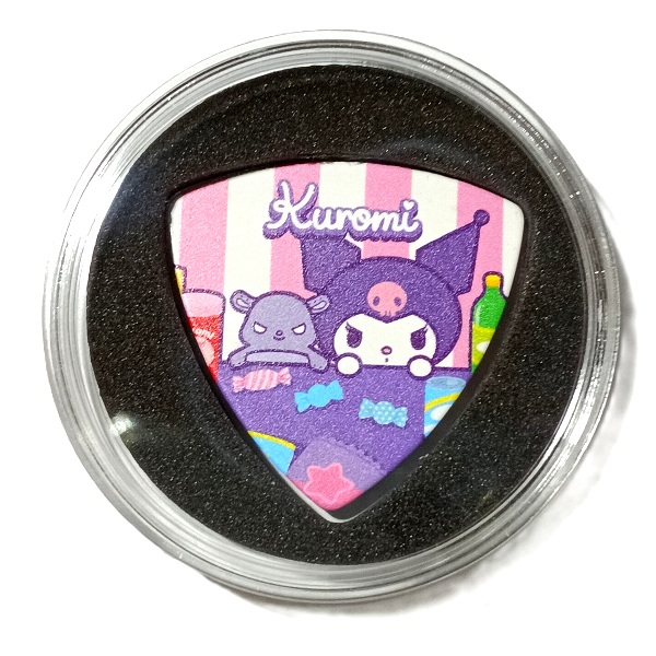 Scorelay Japan (スコアレイジャパン) クロミ ピック（サンリオ）シャーレ型のピックケースに収納している画像