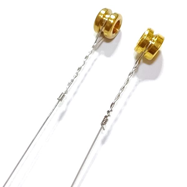 左側：ERNIE BALL / 右側：Aria Pro II