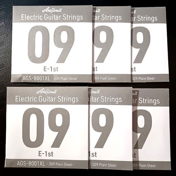 Aria Pro II (アリアプロツー) AGS-8001XL(.009P) 1弦バラ弦 大量のパッケージが並んでいる画像