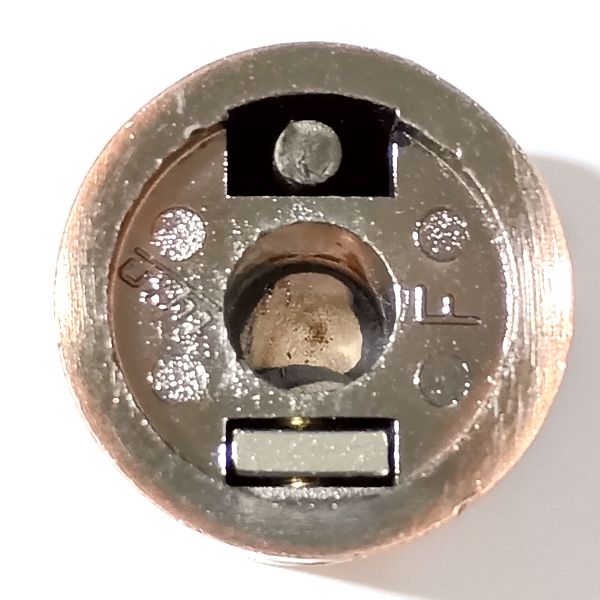uxcell Fulltone スタイルノブ 小さな金属パーツが埋め込まれた底面の画像