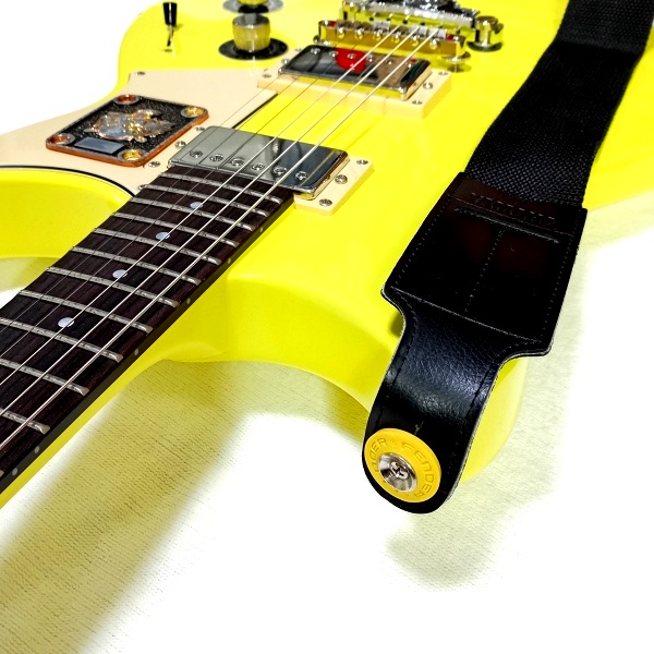Fender x Third Man Hardware Strap Blocks イエローをYAMAHA REVSTAR RSE20 NYWに装着した画像1