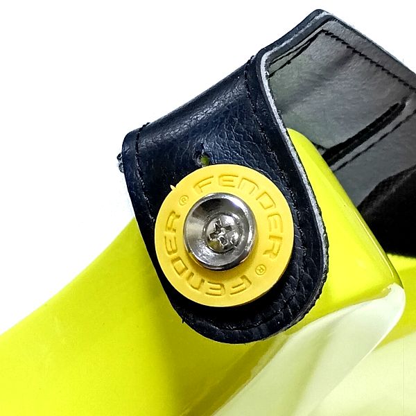 Fender x Third Man Hardware Strap Blocks イエローをYAMAHA REVSTAR RSE20 NYWに装着した画像5
